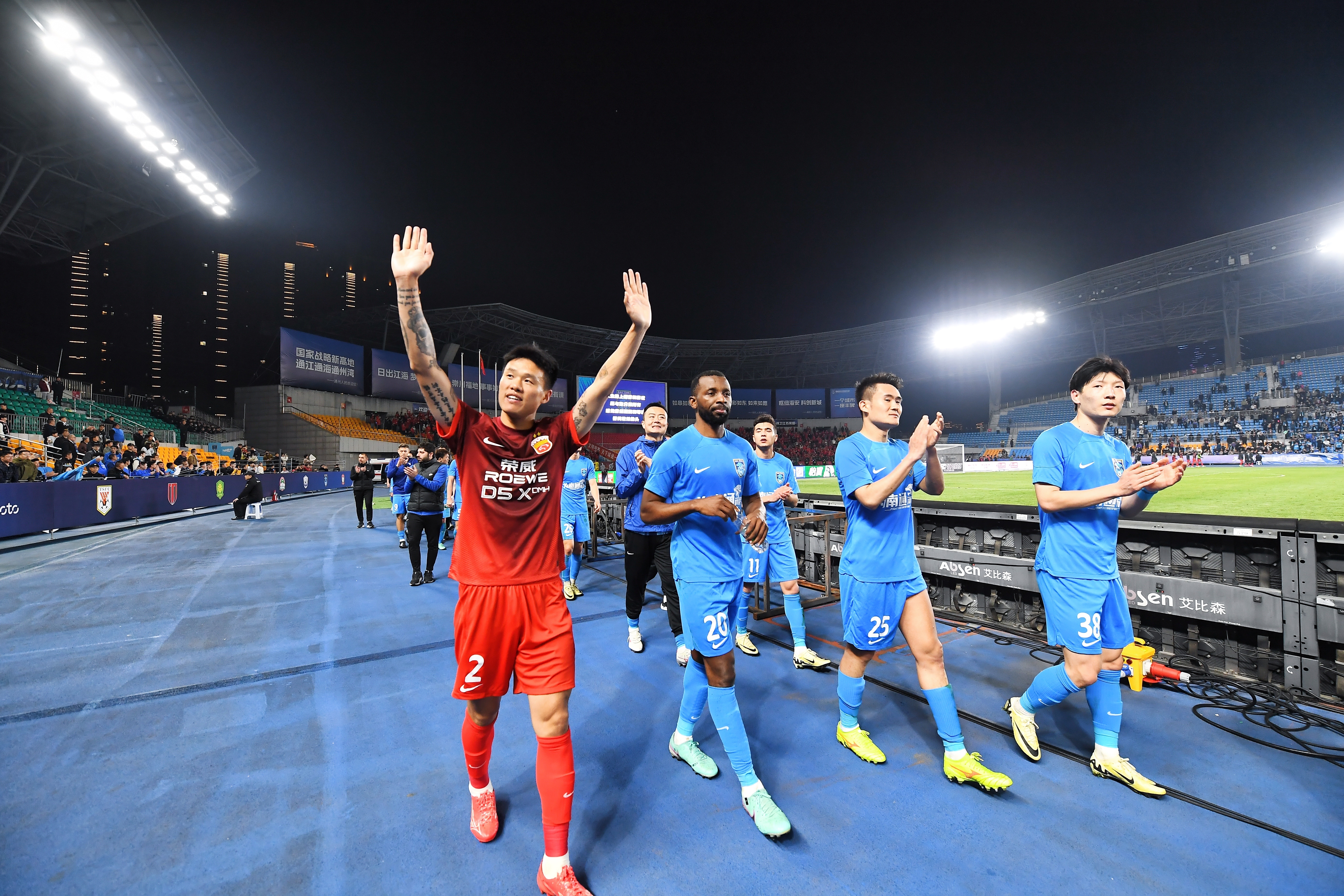 李昂、王燊超談足協杯：我們朝著這個目標前進，明年繼續保持沖勁